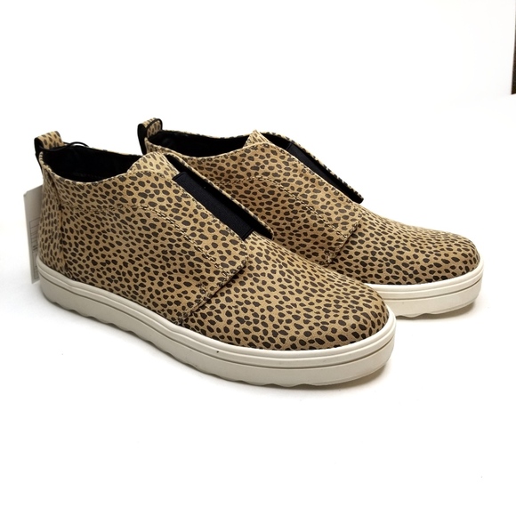 universal thread leopard sneakers